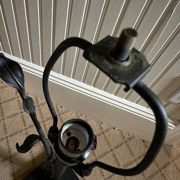 Vintage Quoizel Collectibles scrolling vines w cream glass shades set of 2 - Picture 16 of 16